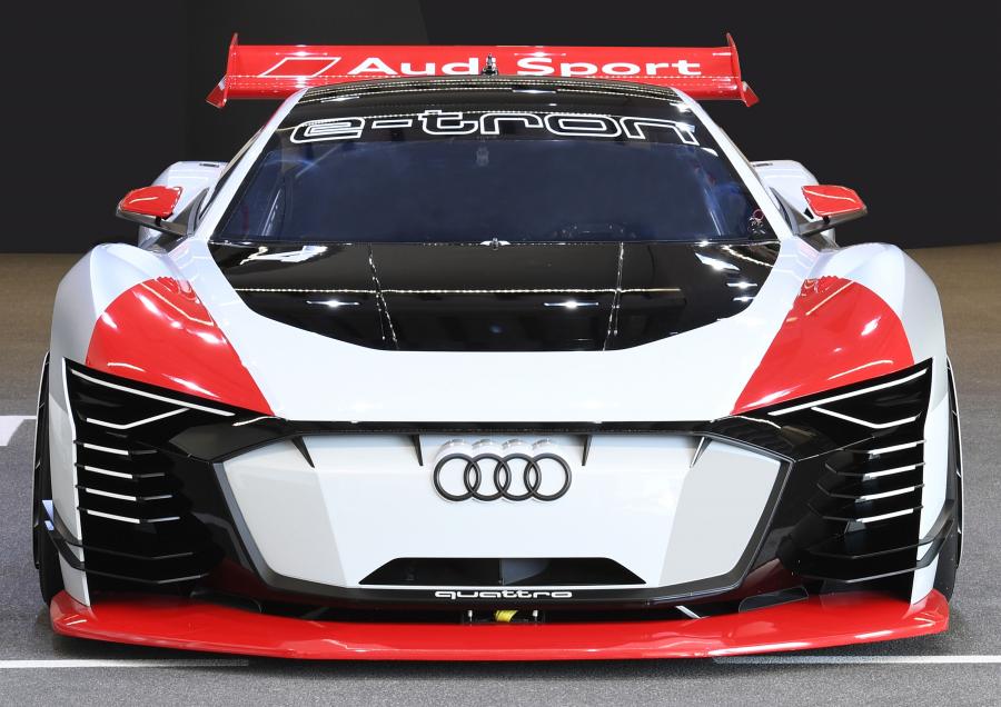  Audi e-tron Vision Gran Turismo 2018 года  (фото 9 из 22)